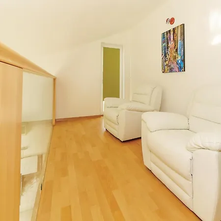 Lovely In With House Sea View Apartmán